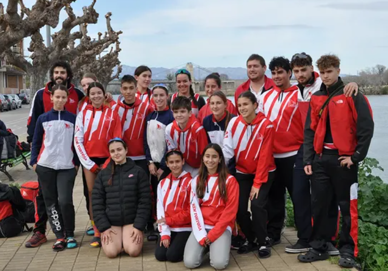Participants y equip técnic del Club de Rem Tortosa al Campionat de Catalunya de Llarga Distància 2026.