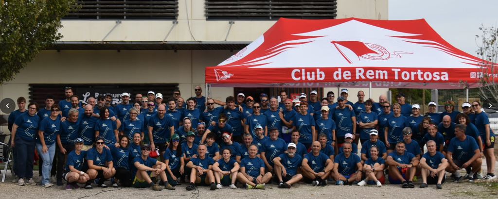 Foto de familia dels participants, acompanyants i col·laboradorsFoto de família dels participants, acompanyants, voluntaris i col·laboradors que han fet possible la celebració de la 5a Trobada Màsters Ebre Rem.